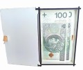 drewniane pudełko na pieniądze z życzeniami.jpg