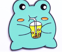 Pin przypinka metalowa do ubrania Żaba z bubble tea 116