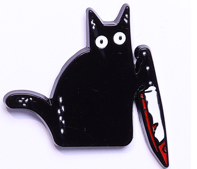 Pin przypinka metalowa do ubrania czarny kot z nożem 135