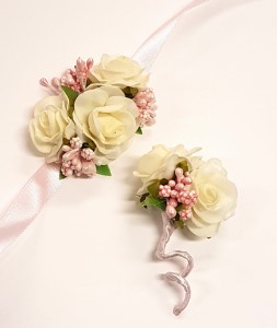 Kotyliony bukieciki na rękę kolor kremowo różowy