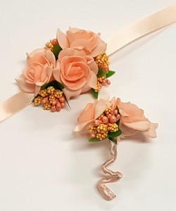 Kotyliony bukieciki na rękę kolor łososiowy