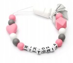 Silikonowa zawieszka z imieniem WIKTORIA przypinka