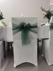 Pokrowce na krzesła kolor biały pokrowce na krzesła
