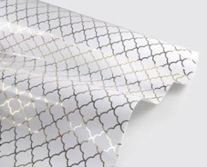 Papier do pakowania prezentów biały w ornamenty premium