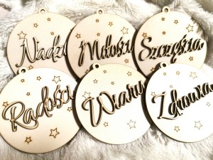 Zestaw zawieszek bombek ze świątecznymi życzeniami 6 wzorów HIT GIFT GADŻET